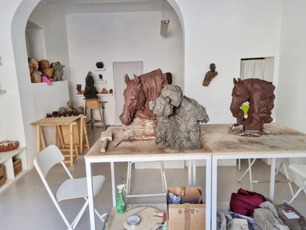 Dalla terra alla ceramica: Caccia al tartufo e laboratorio di argilla a Fonterutoli