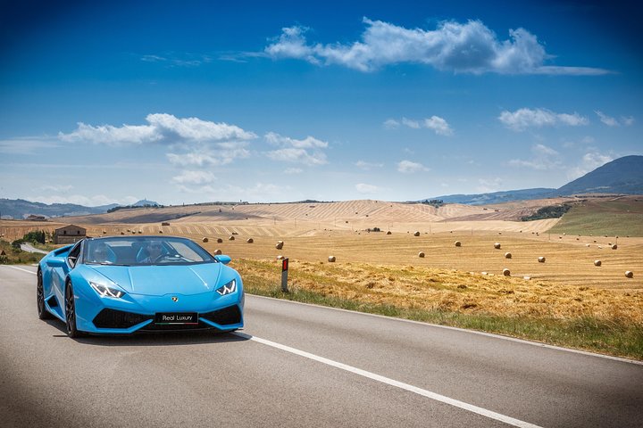 Lamborghini Grand Tour in Val d’Orcia – Lusso, Eleganza ed Emozione